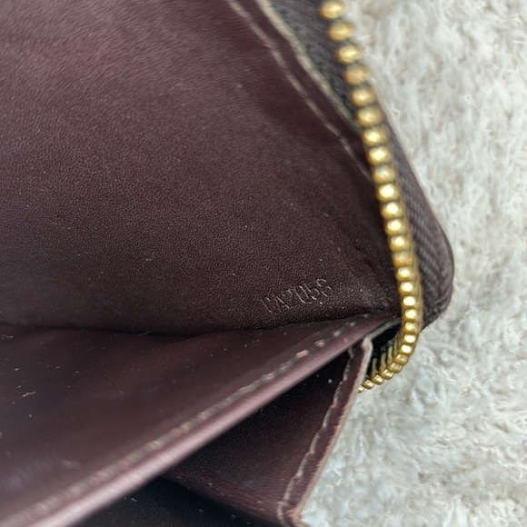 SALE🛍️ Louis Vuitton Vernis Zippy Wallet - Picture 3 of 11